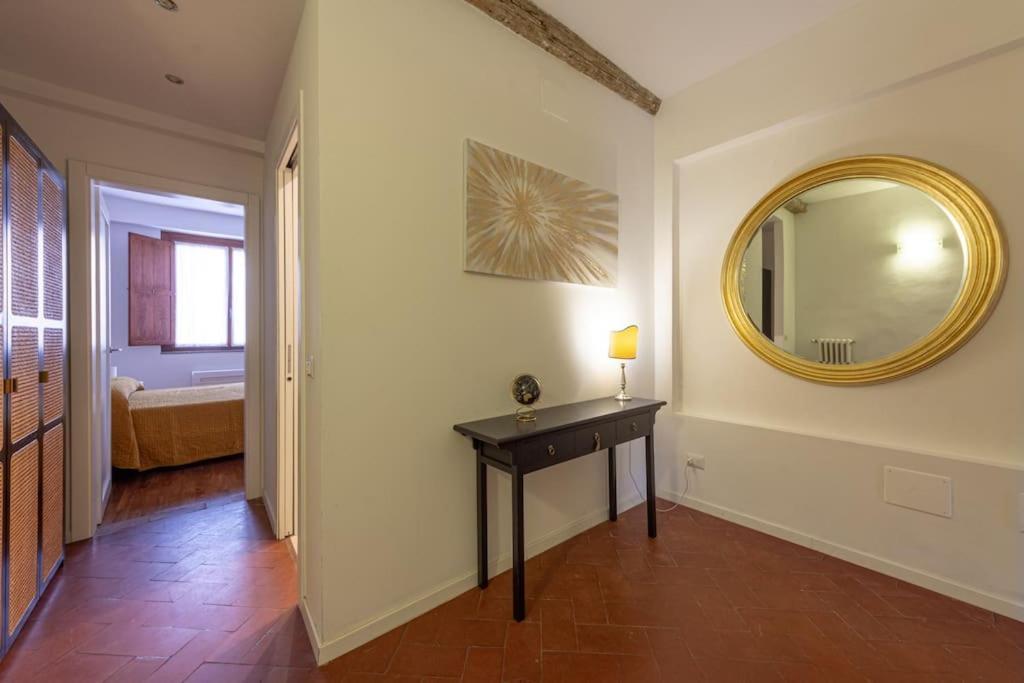 Ciompi Square-hosted By Sweetstay Apartamento *